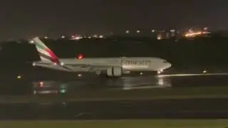 Merry Christmas!,Happy new year,2026! Taoyuan airport Terminal 2 Emirates Boeing 777 landing(B77L)￼