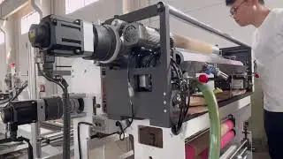 Self-Adhesive Honeycomb Kraft Paper Padded Bubble Express Courier Mailer Bag Making Machine