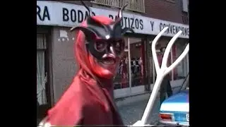 Pedro de l'Angelina presenta... Cercavila per Masrampinyo, Festa Major 6 Maig 1990.