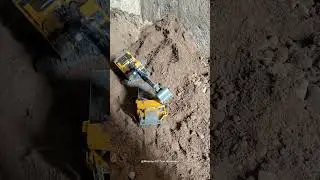 Detik-Detik Excavator Terguling Menimpa Dump Truck | RC Excavator Accident Simulation