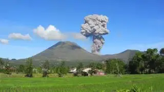 Mount Lokon eruption!