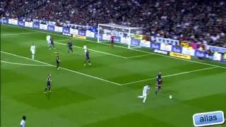 Busquets defending vs Real Madrid