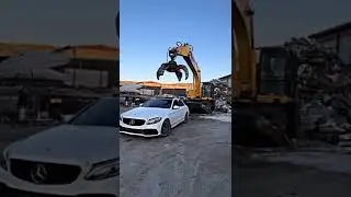 Mercedesi hurda eder mi sizce ? 😳 #mercedes #keşfet #araba #hurda #ilgin&ccedil; #oha