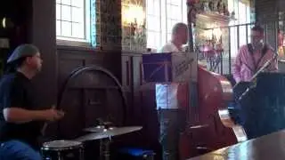 Lunchtime jazz in Rottingdean - Queen Vic pub