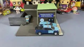 Greenlight Hot Pursuit Massachusetts State Police Central Command and SD Trucks Step Van Unboxing
