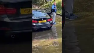 He’s begging people to push him out when the road was closed 🤦🏻‍♂️😂