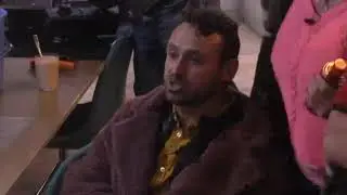 Discussie Jens en Gerrit over een groepactiviteit. Jessie sluit ook aan!