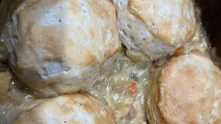 Recipes Mania: Chicken Pot Pie in a Crockpot 🍗🧄🫛🥕🥐
