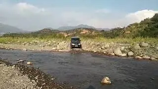 Mahindra Bolero river crossing / Bolero offroad