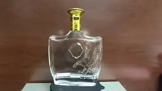 Small Mouth Short Neck Square Shape Whiskey Bottle 750ml Fly Eagle Embossed High Capacity Anti Skidd