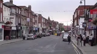 Newbury. 2016. Walking from the clocktower to Market Place. Saturday 27.08.2016. Berkshire.