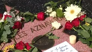 Des fans se recueillent sur l'&eacute;toile d'Aznavour &agrave; Hollywood