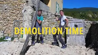 STABLE RENOVATION : Taking down the old walls