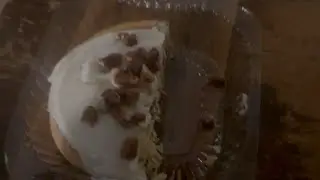 Buc-ee&rsquo;s Cinnamon Roll Review