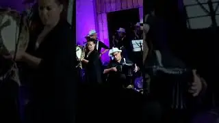 Pio Antonio Carrelli esegue la sua nuova tarantella rielaborata insieme al gruppo di Petrella