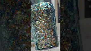 Peachy Olive Glitters Basic White Girl over a black base 12 oz cup! #herewego #glitter #epoxyresin
