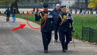 Wonderful Wave from a Senior Gurkha Guard in St James&rsquo;s Park 👋 London 🇬🇧 (Recorded Autumn 2025)