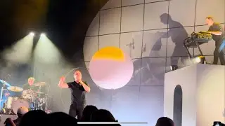 Future Islands - Ran - live in New York, Radio City Music Hall #futureislands