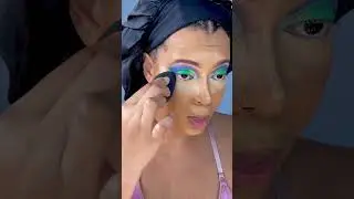 💚💜💙💜💚💙 #makeuptutorial #makeuplooks #blueeyeshadow #greeneyeshadow #playingwithmakeup