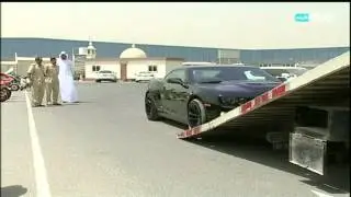 مركبات فارهة تنتظر أصحابها في شبك حجز السيارات بشرطة دبي