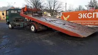 Эвакуатор с гидроплатформой - просто и удобно! /// Hydraulic platform tow truck.