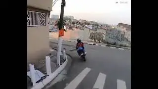 Crazy Police Bike Chase in Brazil