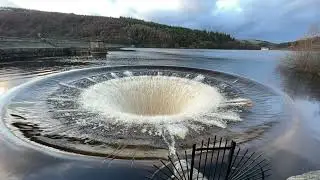Ladybower and Derwent Dam   4K