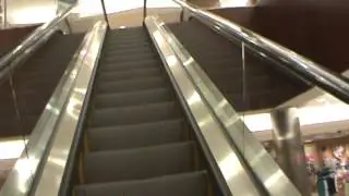Эскалаторы Schindler на станции Dillards Atlantic в Атланте, штат Джорджия
