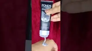 New Pond's Bright Miracle Detox Face Wash💯🫰| Activated Charcoal #shorts #facewash #ponds #oilyskin