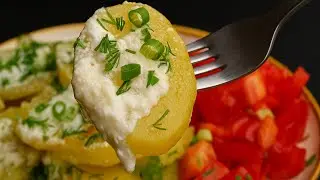 Meine Oma kocht Kartoffeln so! 🥔 Kartoffeln mit Sauerrahm in der Pfanne + frischer Tomatensalat