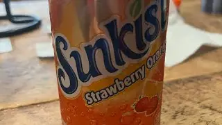 Trying Sunkist strawberry 🍓 orange lemonade for the first time 😀