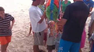 Roney clan pi&ntilde;ata pull