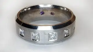 Men&rsquo;s Platinum Beveled Edge Princess Accents Wedding Band