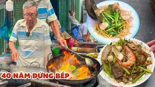 Hai cụ ông người Hoa bán MÌ XÀO GIÒN 