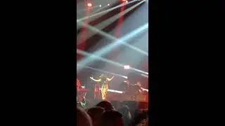 Se grevinnan Alexandras första live-uppträdande!