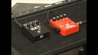 Full Custom Music - Barnacle Fuzz compared to a ProCo Rat