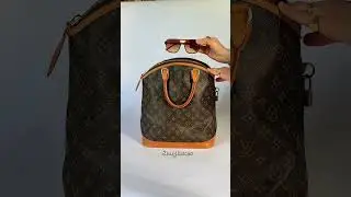 What is inside Vintage LV Lockit Bag  #whatsinmybag  #vintagefashion #lvlover #lvbag #louisvuitton