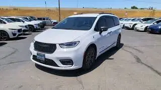 2024 Chrysler Pacifica Plug-In Hybrid Road Tripper 4-Door Van