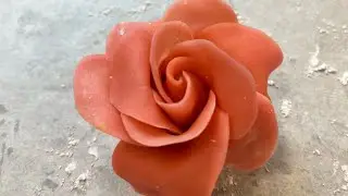 Creation of Marzipan Roses in preparation of our Pi&egrave;ce Mont&eacute;e