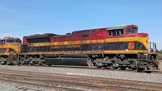 KANSAS CITY SOUTHERN LIDERANDO UN 197 DUO KCS ,KCS 4113,KCS 4654