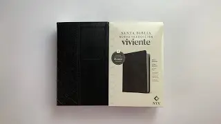 Biblia NTV, letra grande con Filament, Negro - Nueva Traducción Viviente