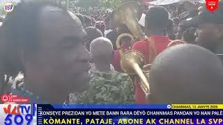 PM Alix ak Manm KPT yo mete bann rara dey&ograve; sou channmas la pandan y ap defile antre nan pal&egrave;