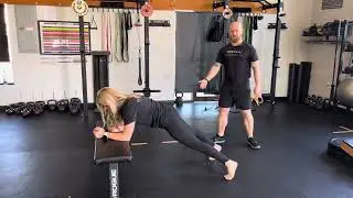 Bench plank toe taps
