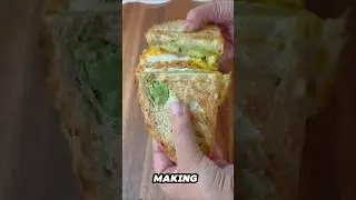 ​Rating my Breakfast: 10/10 Avocado Egg Sandwich 🥑🥚#asmr #shorts #healthybreakfast #avocadosandwich