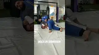 when the weight used to submission over skills #bjj #submission #samurai