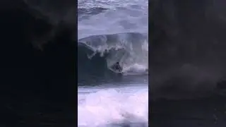 @pedrocalado no #tubo do dia em #itacoatiara! #altasondas #surf #