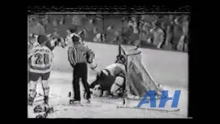 NHL Feb. 6, 1978 Dave Hoyda,PHI v Neil Komadoski,STL Philadelphia Flyers St. Louis Blues