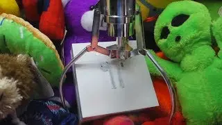 I WON AIRPODS FROM THE CLAW MACHINE!