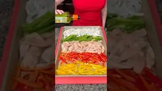 Sheet Pan Chicken Fajitas! 🫑 #easyrecipe #dinnerideas #recipe