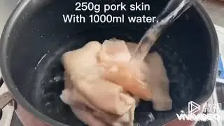 Making pork gelatin for XiaoLongbao/Shanghai soup dumplings